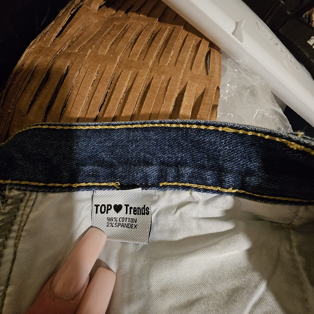 Top Trends Basic Collection Distressed Jeans - Picture 3 of 5